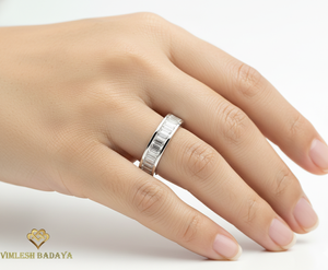 Anillo de Compromiso Apilable de Oro Blanco Sólido de 14K con Diamante Cultivado en Laboratorio con Corte Baguette, Claridad DEF VS VVS, Certificado IGI - Product Image 6