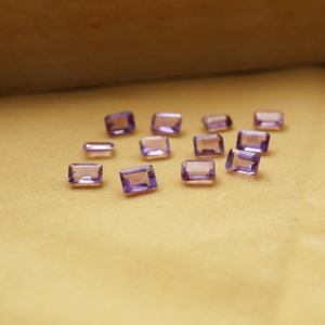 Aigue-marine taille émeraude 4x6mm, pierre précieuse blanche naturelle calibrée pour bijoux - Product Image 1