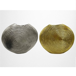 Vase à fleurs décoratif de table en aluminium métallisé foncé, élégant et luxueux, design sculptural texturé artistique - Product Image 4
