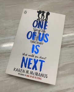 หนึ่งในพวกเราคือคนถัดไป โดย คาเรน เอ็ม. แมคแมนัส หนังสือปกอ่อนภาษาอังกฤษ นวนิยายสำหรับผู้ใหญ่ - Product Image 2