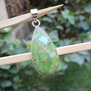 จี้ทรงหยดน้ำโมฮาเวเทอร์ควอยซ์ เงินแท้ 925 ประดับทองแดงสีเขียว เครื่องประดับคุณภาพสูง ขายส่ง เทคโนโลยีการฝังแบบ Bezel Setting - Product Image 1