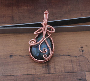 จี้ห้อยทำมือสไตล์วินเทจประดับเพทายธรรมชาติ ลวดเงินแท้ 925 ประดับพลอยสีฟ้า งานฝีมือ ขายส่ง สร้อยคอแบบยูนิเซ็กส์ - Product Image 5