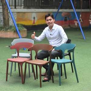 เก้าอี้พลาสติกสีน้ำตาลทันสมัย ทนทาน นั่งสบาย ขนาดกะทัดรัด เหมาะสำหรับรับประทานอาหารกลางแจ้งในสวนและงานปาร์ตี้ในลานบ้าน - Product Image 2