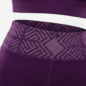 ชุดโยคะผู้หญิงไซส์ใหญ่พร้อมโลโก้แบบกำหนดเอง ดีไซน์ใหม่ แห้งเร็ว ระบายอากาศได้ดี ปักลาย ชุดออกกำลังกายความยาวระดับเข่า - Product Image 5