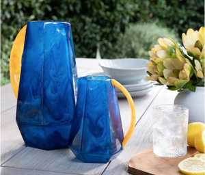 Carafe à eau Lumivara Luxe – Pichet en résine époxy fait main de qualité supérieure avec un design raffiné bordeaux pour les fêtes, les dîners et la décoration - Product Image 1