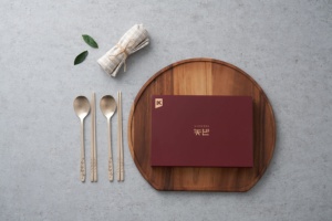 NOBBAN Set di Cucchiai e Bacchette Tradizionali Coreani con Motivo a Fiori di Prugna per Regali Turistici, Patrimonio Culturale Reale - Product Image 5