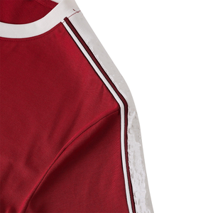 ชุดเสื้อยืดและกางเกงขาสั้นกีฬาผู้ชายคุณภาพสูง แห้งเร็ว ผลิตจากโพลีเอสเตอร์ 100% เหมาะสำหรับออกกำลังกาย ฟิตเนส วิ่ง และฝึกซ้อม ระบายอากาศได้ดี น้ำหนักเบา - Product Image 4