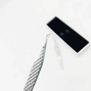 Juego de Pinzas para Pestañas de Acero Inoxidable de Precisión con Acabado Brillante en Caja - Product Image 4