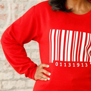 Sweat-shirt à col rond en chenille rouge à code-barres Delta, en polaire premium, vêtement de sororité, haut graphique DST grec, sweats grecs - Product Image 5