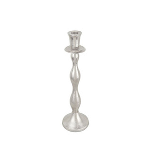 Support à bougie en métal finition argentée de style moderne, avec un design de tige ondulée texturée, durable et parfait pour une décoration élégante. - Product Image 2