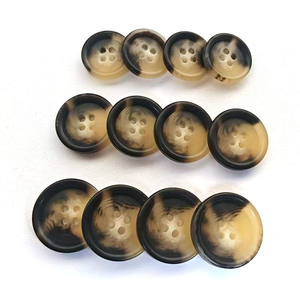 Botones de Cuerno de Búfalo Hechos a Mano, Ecológicos, de Fabricación India, Marca Kiswah Craft KC-HB-300, en Colores Negro Natural y Dorado, Modernos - Product Image 5
