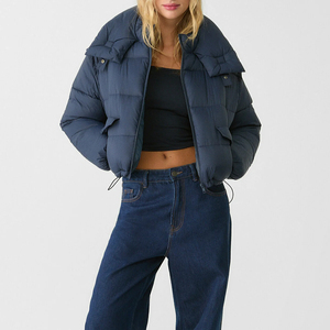Parka d'hiver matelassée et gonflée pour femme avec logo personnalisé, capuche ajustable et rembourrage en duvet, style OEM - Product Image 4