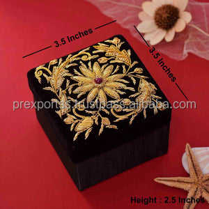 Boîte à bijoux en carton de luxe couleur personnalisée avec fermeture magnétique, design gravé en forme de papillon - Marque ARTISTRY PR - Product Image 5