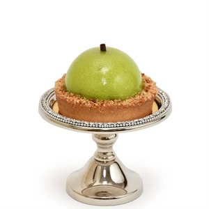 Présentoir à gâteau en acier inoxydable attrayant avec couvercle en verre et élément décoratif sculpté en forme de tulipe, idéal pour les événements - Product Image 3
