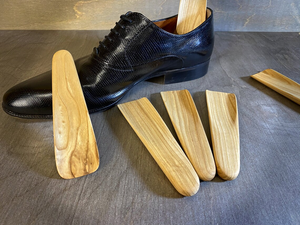 Cuchara de zapatos de madera de fresno hecha a mano, pequeña, tamaño de viaje, compacta, ayuda portátil para ponerse la ropa y los zapatos - Product Image 4