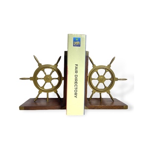 ที่กั้นหนังสือรูปพวงมาลัยเรือ BE15 พร้อมฐานไม้แข็งแรงทนทาน ของตกแต่งบ้านและสำนักงานที่มีเอกลักษณ์ และที่กั้นหนังสือที่ใช้งานได้จริง - Product Image 1