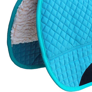 Sillín de Carreras de Primera Calidad, Cómodas Almohadillas para Sillín Ecuestre, Forro de Piel de Sherpa Acolchado con Diamantes - Product Image 4