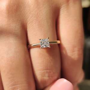 Bague de fiançailles solitaire en argent 925 avec diamant taille princesse de 0,50 à 3,00 carats, couleur E, pureté VS, sertissage cathédrale, pour femme - Product Image 1