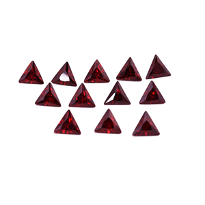 Piedras Preciosas Sueltas de Circonio Sintético con Corte Triangular en Morado, Amarillo, Rojo y Negro para la Fabricación de Joyas - Product Image 4