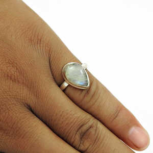 Anillo de piedra lunar arcoíris natural con corte de lágrima, hecho de plata de ley 925, anillo bohemio, regalo perfecto para mujeres y niñas - Product Image 2