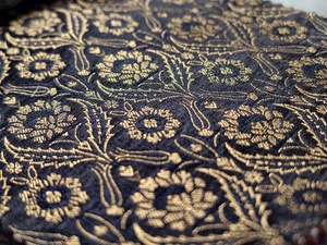 ผ้าลายยกดอกพร้อมผิวสัมผัสแบบเมทัลลิก - Product Image 1