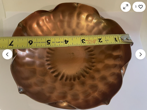 Bol à pieds en cuivre massif martelé, fait main, signé, style vintage, décoratif, pour servir des fruits secs, des collations, sur la table - Product Image 2