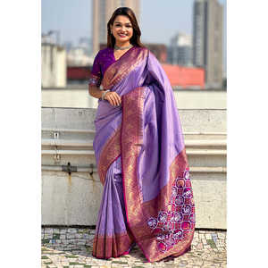 Sari Patola de Tela Pura Lavanda con Tejido Zari de Elite Weaves, con Tejidos en Contraste Intrincados, Ropa India y Pakistaní - Product Image 4