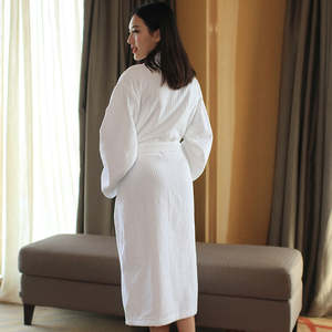 Albornoz de Lujo Nesta Sports con Logotipo Bordado Personalizado, 100% Algodón, Suave al Tacto, para Spa y Hotel - Product Image 4