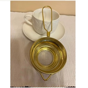 Passoire à thé en métal doré la plus vendue, avec maille fine et poignée, pour infusion de thé en feuilles. - Product Image 5