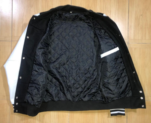 เสื้อแจ็คเก็ตเบสบอลแบบ Letterman สำหรับผู้ชาย ตัวเสื้อทำจากผ้าขนสัตว์ แขนเสื้อทำจากหนังแท้ สไตล์วิทยาลัย ปักโลโก้ - Product Image 5
