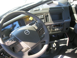 BRAND NEW 2026 VOL VO VNR64T300 12.8L 6-Cylinders Fuel-DIESEL 455HP Engine type-D13 6x4 TRANSMISSION-AMT LEFT HAND STEERING - Product Image 5