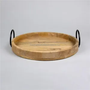 Bandeja redonda de madera para servir comida artesanal natural hecha en India ARTISAN CRAFT con asas de metal hechas a mano y duraderas - Product Image 1