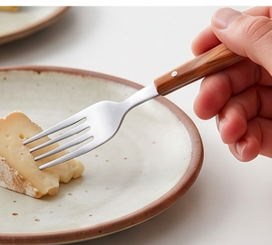 Ensemble de couverts en acier inoxydable avec manche en bois, design minimaliste, passe au lave-vaisselle, pour la restauration et la cuisine - Product Image 5