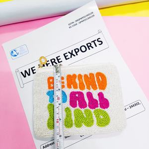 Bolsa de Almacenamiento de un Solo Compartimento con Diseño Desmontable y Frase Motivacional 'Be Kind', Hecha a Mano con Cuentas de Semillas de Algodón, de We Here Exports - Product Image 2