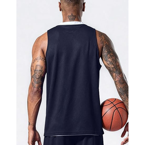 ชุดเสื้อและกางเกงบาสเก็ตบอลแบบกลับด้านได้ พิมพ์โลโก้ทีม ชื่อ หมายเลข ป้ายชื่อ ด้วยเทคนิค Sublimation พร้อมปักลาย 3 มิติ 100% - Product Image 4