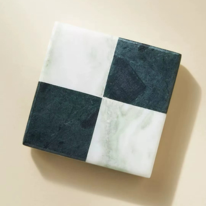 Ensemble de quatre sous-verres en marbre blanc et albâtre, best-seller en Inde, est un accessoire de table durable disponible pour la vente en gros. - Product Image 1