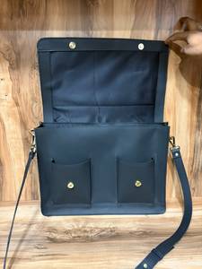 Maletín de Cuero Genuino Negro para Hombre |   Bolso Mensajero para Portátil de Cuero Hecho a Mano |   Maletín de Negocios |   Fabricante OEM ODM - Product Image 4