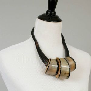 Collier chaîne en corne de buffle naturelle et biologique, poli, écologique, style animalier, design artistique à maillons, fait main, pièce maîtresse - Product Image 4