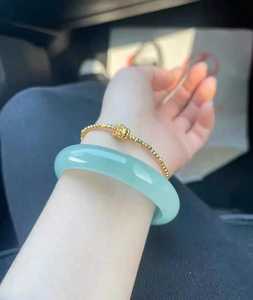 กำไลข้อมือเรซิ่นสีน้ำเงินทรงกลม งานฝีมือทำด้วยมือ - Product Image 4