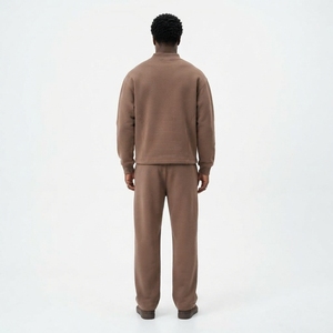 Conjunto Deportivo para Hombre, Sudadera Cuello Redondo Marrón y Pantalones Jogger, Dos Piezas en Color Sólido, Ropa Casual Urbana - Product Image 2