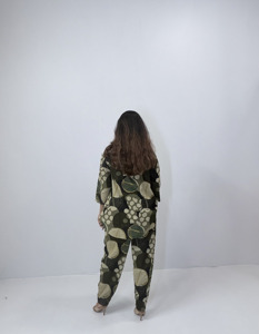 Ensemble coordonné deux pièces pour femme, imprimé vert olive, avec tunique longue et pantalon assorti, pour les vacances - Product Image 2