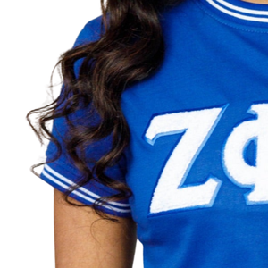 T-shirt en chenille bleu Zeta Phi Beta pour femme, lettres grecques brodées en blanc, chemise de sororité décontractée, élégante et douce - Product Image 3