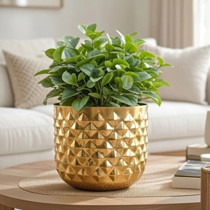 Porte-fleurs élégant en métal avec motif géométrique 3D en forme de pyramide, finition dorée, pour plantes d'intérieur, espace de vie luxueux. - Product Image 1