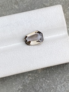 Tanzanite naturelle, taille fantaisie en forme de bouclier, avec couleur biologique et de bonne qualité pour la joaillerie, Zoisite Tanzanite naturelle 2,41 carats. - Product Image 5