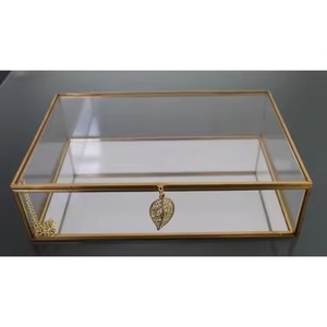 Caja de Joyería Rectangular de Vidrio con Detalles en Oro, Paneles Transparentes, Diseño Exquisito, Contenedor de Almacenamiento Moderno, Caja de Joyería de Latón - Product Image 5