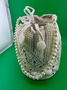 Bolsa Potli Bordada a Mano de Bajo Costo con Detalles de Cuentas Decorativas para Traje de Novia, Uso en Fiestas por AALIYAN IMPEX - Product Image 2