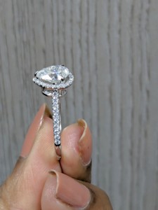 Anillo de compromiso y boda con halo de oro blanco macizo de 10k/14k/18k y diamante de laboratorio con corte de pera de 1 quilate para mujer - Product Image 4