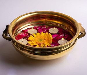 Traditional Decorative Brass Urli Bowl for Home Office Decor Floral <b>Floating</b> <b>Candle</b> Decoration - Product Image 4