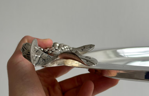 Bandeja de café Art Deco de metal en oferta con asas plateadas con diseño de uvas, regalo de Diwali para servir té y aperitivos en mesas de restaurantes. - Product Image 6