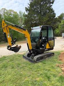Mini-excavatrice sur chenilles AGT QNT30 avec siège, godet de 0,12 m, puissance de creusement élevée pour la ferme, le jardin et la construction - Product Image 2